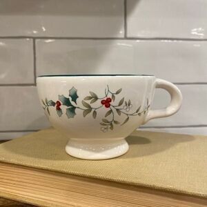 Pfaltzgraff Winterberry Mug Coffee Tea Wide Winter Holiday Christmas